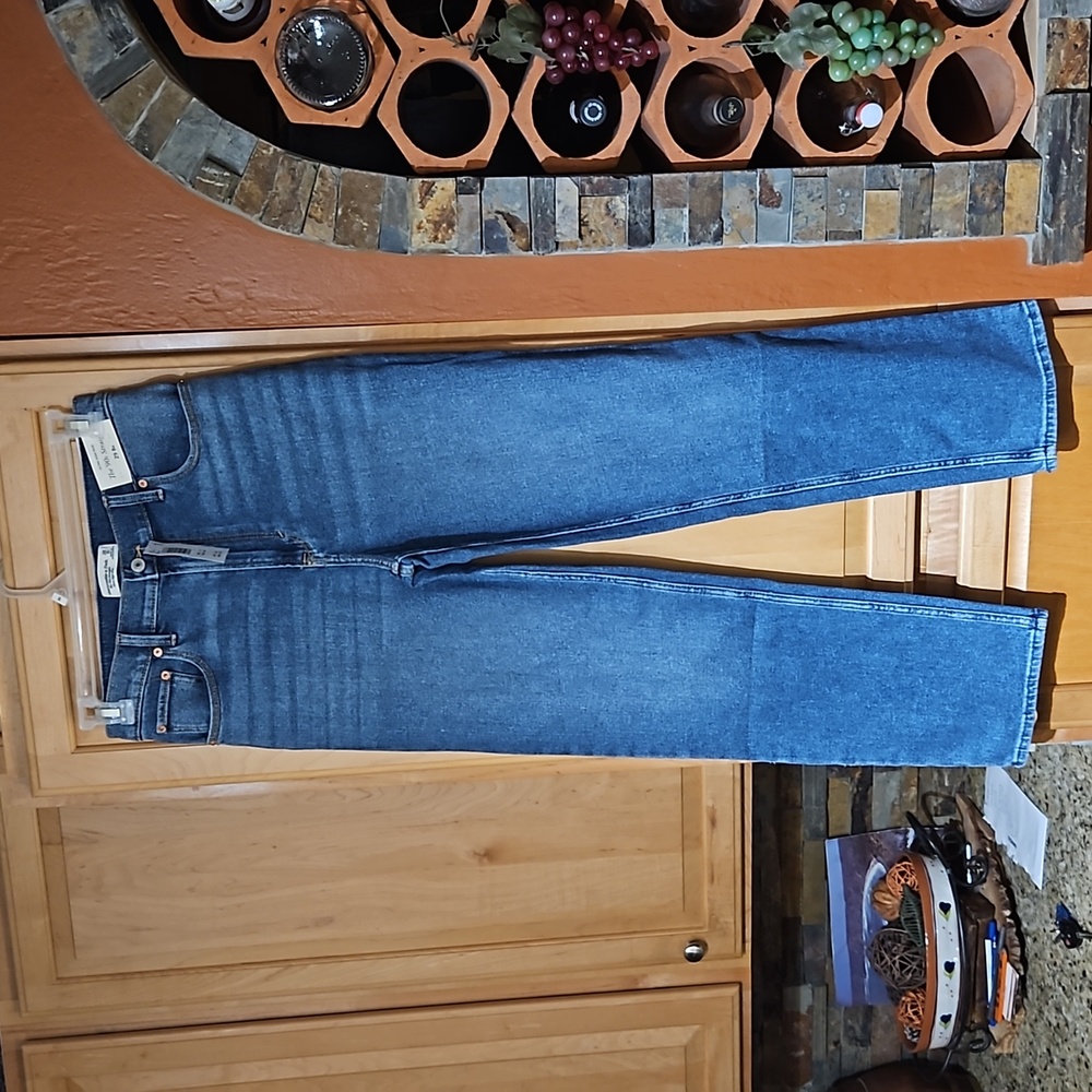 Abercrombie & Fitch The 90s Straight Ultra High Rise Jeans Distressed Blue NWT